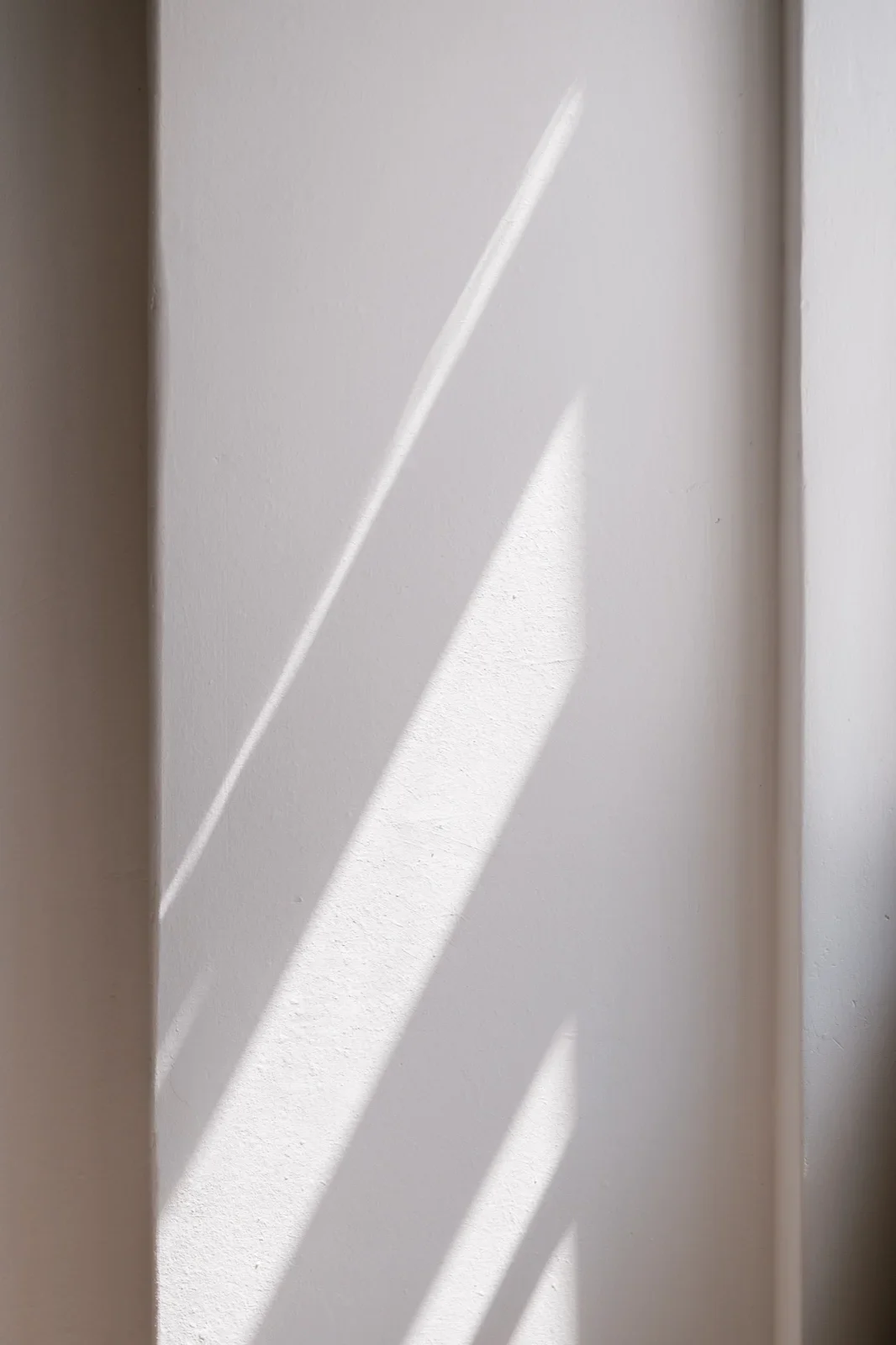 Licht und Schatten an der Wand